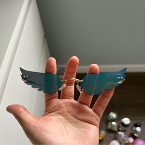 Blue wing sunglasses